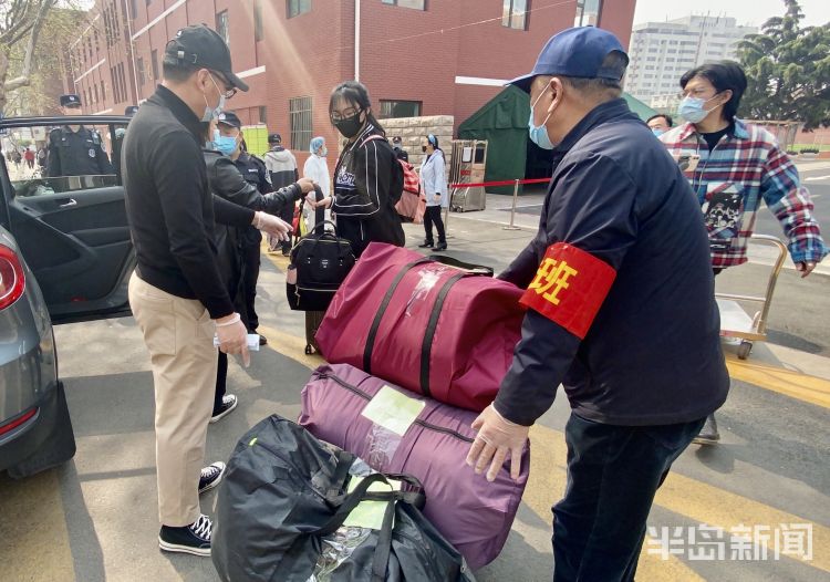 复学■青岛市李沧交警确保辖区首批开学高校周边交通安全