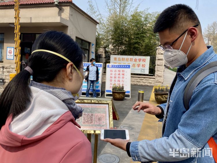 复学■青岛市李沧交警确保辖区首批开学高校周边交通安全