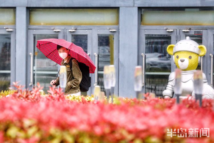 「下雨」青岛市市北区开始降雨 路上行车请注意安全