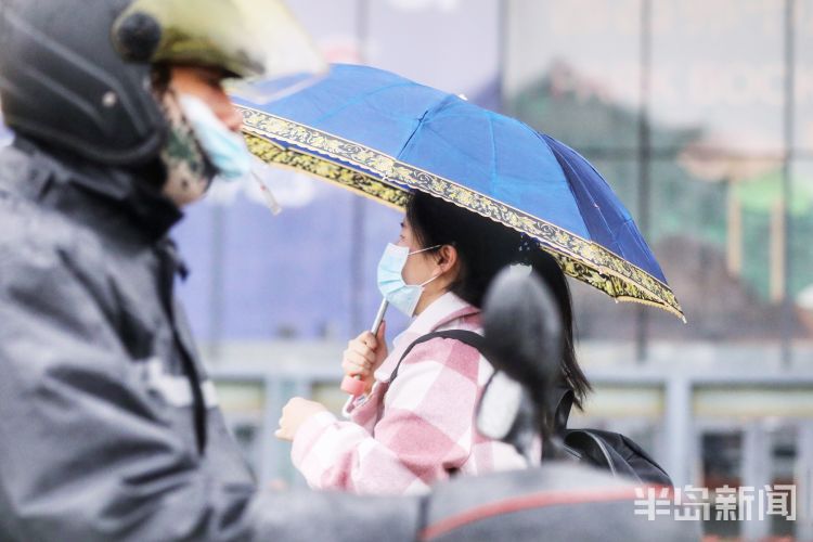 「下雨」青岛市市北区开始降雨 路上行车请注意安全