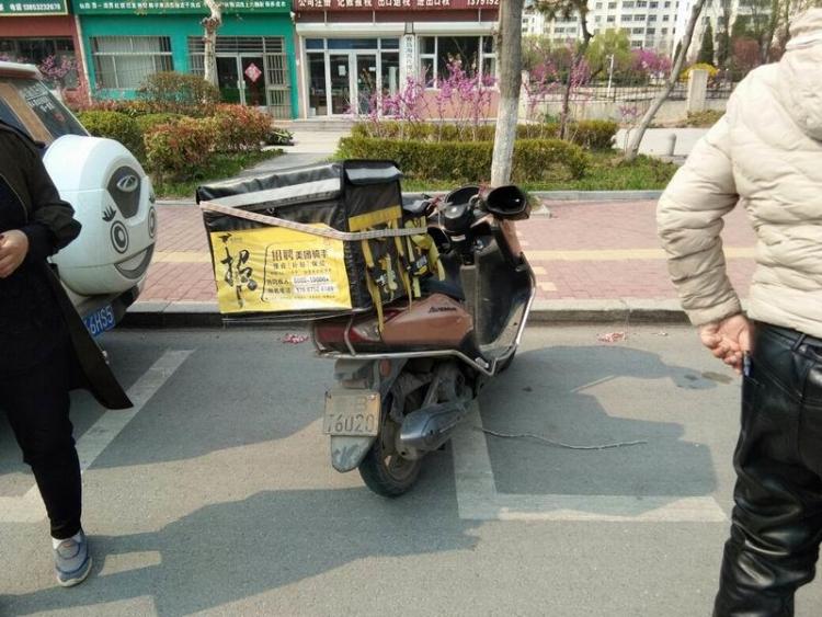 闯红灯■青岛交警公布六起典型交通事故案例 涉及大型货车、摩托车等