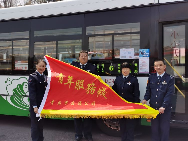 『岛城』青岛6路线前海开行65年 “老”牌青年服务线焕发新风采