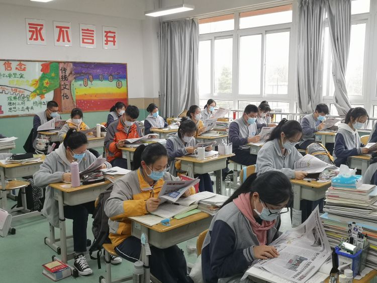 【特刊】半岛都市报开学特刊走进高中校园 为高三学子加油！