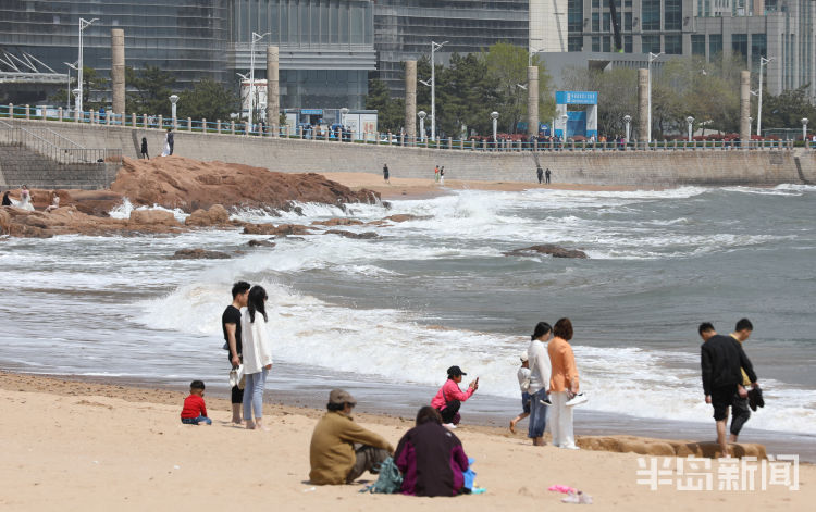 #休闲#第三海水浴场：天气晴好 市民惬意享受休闲时光