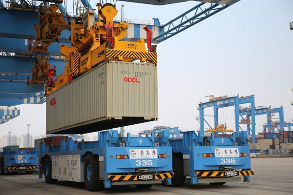「小蓝车」小蓝车跑得欢 青岛“无人码头”又创新纪录