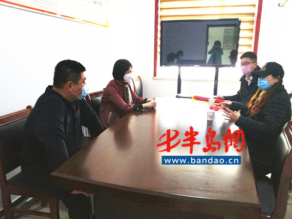 『胶州』胶州：家中看见对面居民楼起火，他冲进火海救出老人