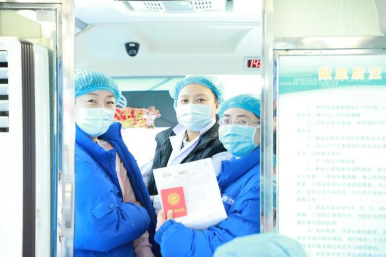 #献血#“热血战疫 为爱逆行”青岛阜外医院58名白衣天使3小时献血17100ml