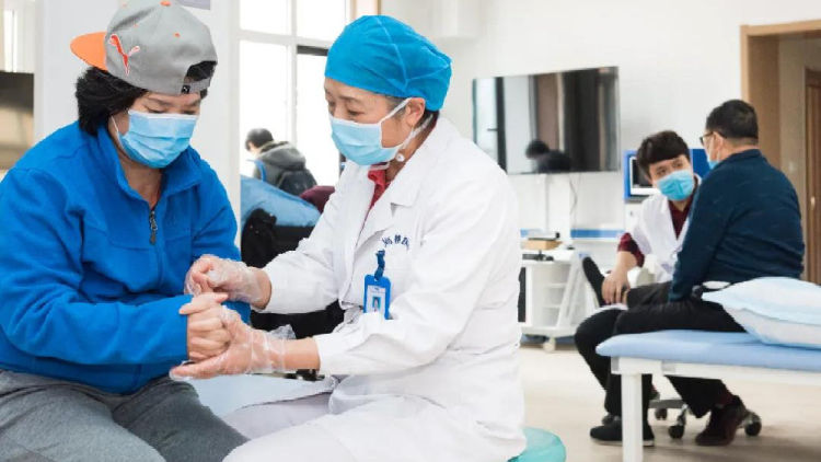 「速看」禁止住院探视、核酸检测 青岛多家医院发布最新就诊提示