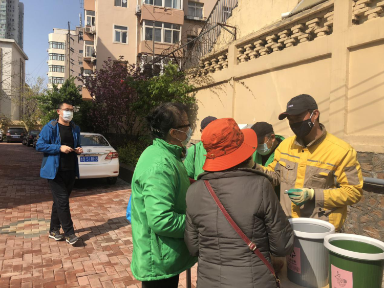 楼院：市南区八大峡街道打响开放式楼院生活垃圾分类定时投放“第一枪”