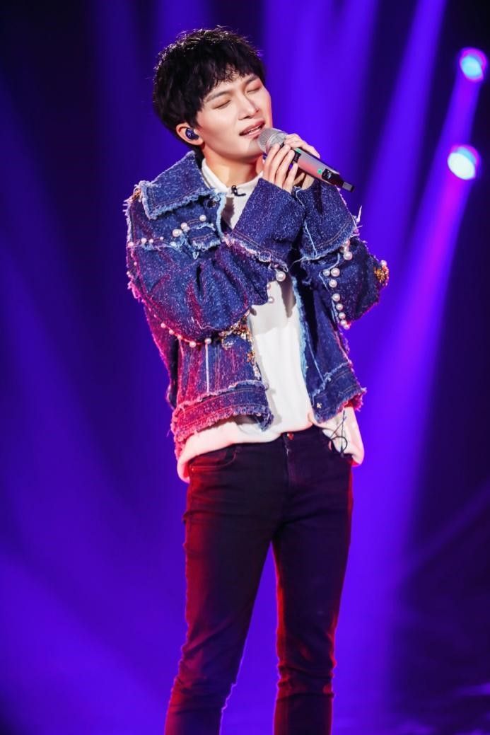 [歌王]新裤子乐队助阵“歌王之战” 帮唱周深上演“水火碰撞”