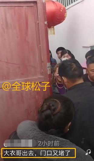 围拍者@大衣哥朱之文家门被踹 九年了我没有过一天清静日子