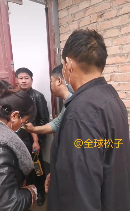 围拍者@大衣哥朱之文家门被踹 九年了我没有过一天清静日子