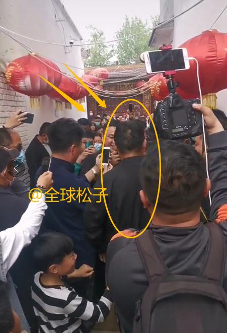 围拍者@大衣哥朱之文家门被踹 九年了我没有过一天清静日子