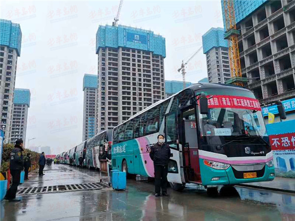 「」青岛西海岸新区“点对点”包车运送 助力农民工返岗