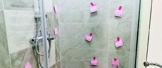 ：半岛公益验房走进香江瑞城 57块墙面砖空鼓 地板一跺直冒灰