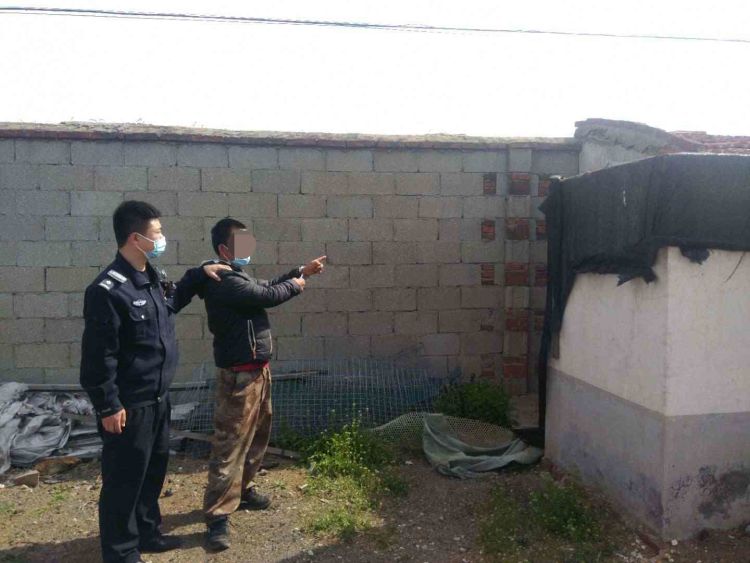 『猪舍』莱西一小伙为给猪舍上设备 酒后深夜偷鸡场还把老婆坑了