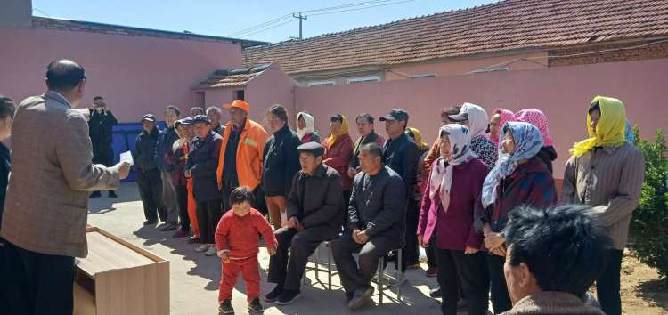 「争做」平度仁兆志愿者宣讲环境保护 争做卫生整治领跑者和代言人