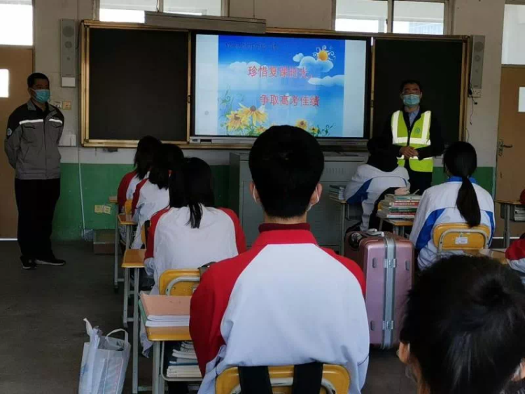 「复课」错峰返校、全面守护、强化督查 青岛两所技工院校正式开学复课