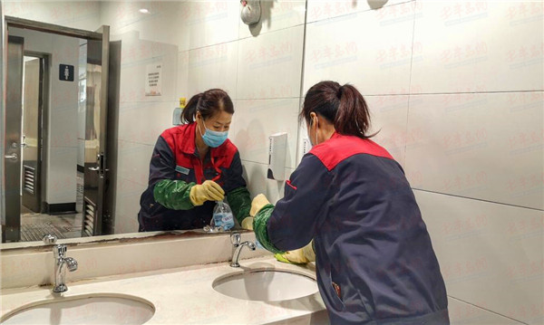 @青岛地铁“厕所革命”再升级 高峰设保洁专岗