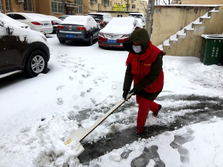 「72」李沧区北山社区72岁鲍秀兰：身患癌症“重生”后 坚守疫情防控岗位90多天