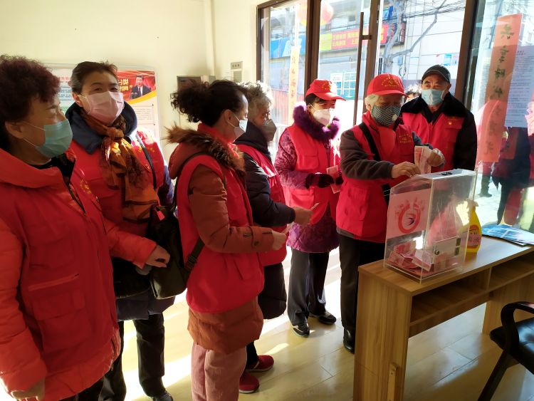 「72」李沧区北山社区72岁鲍秀兰：身患癌症“重生”后 坚守疫情防控岗位90多天