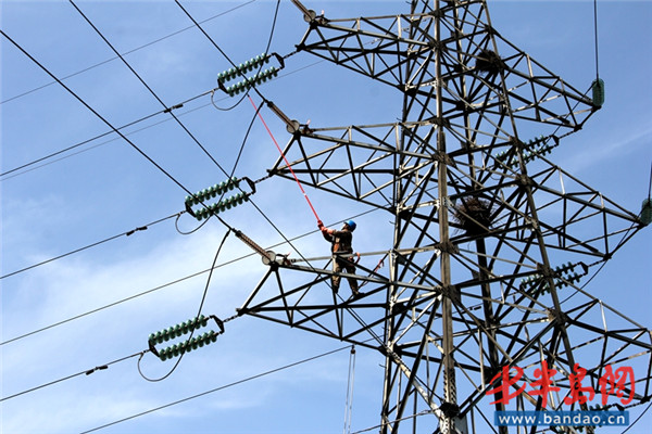 ：国网诸城市供电公司春检消缺保障可靠供电