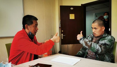 青岛手语老师加入“寻亲队伍” 帮听障走失人员寻家