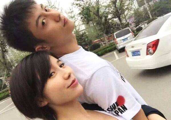 「」助理晒王雨馨黄景瑜结婚证和女方受伤照 控黄景瑜劈腿家暴