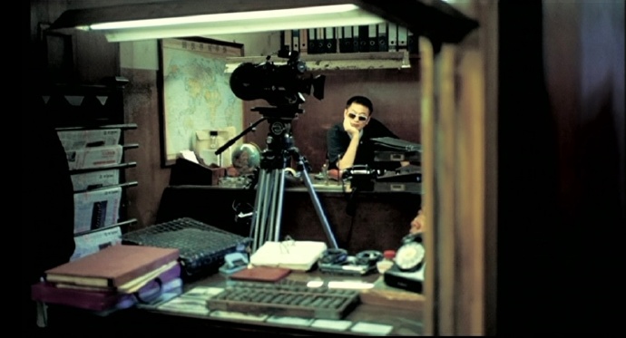 []《花样年华》首映二十周年 王家卫珍藏开机日照片曝光