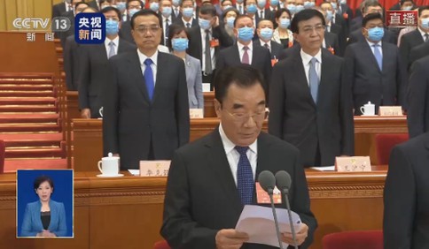 [视频]全国政协十三届三次会议与会人员全体默哀 对抗疫牺牲烈士和逝世同胞表示哀悼