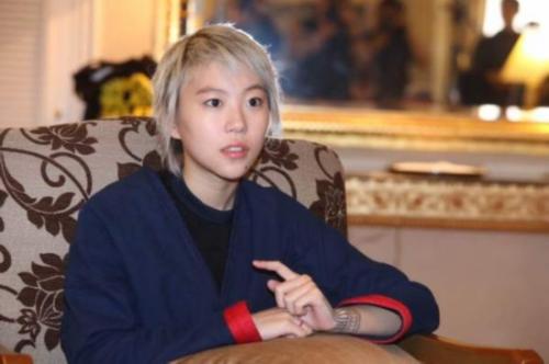 「」日本女星木村花自杀 窦靖童发声谈网络暴力：语言可以是危险的