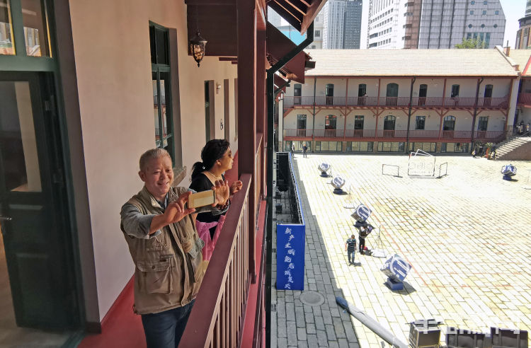 今昔对比青岛最大里院：广兴里今昔对比 老里院焕发活力