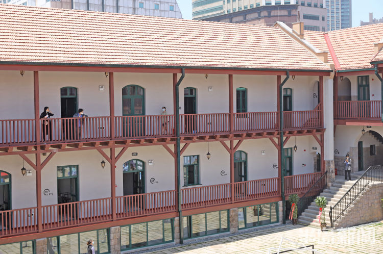 今昔对比青岛最大里院：广兴里今昔对比 老里院焕发活力