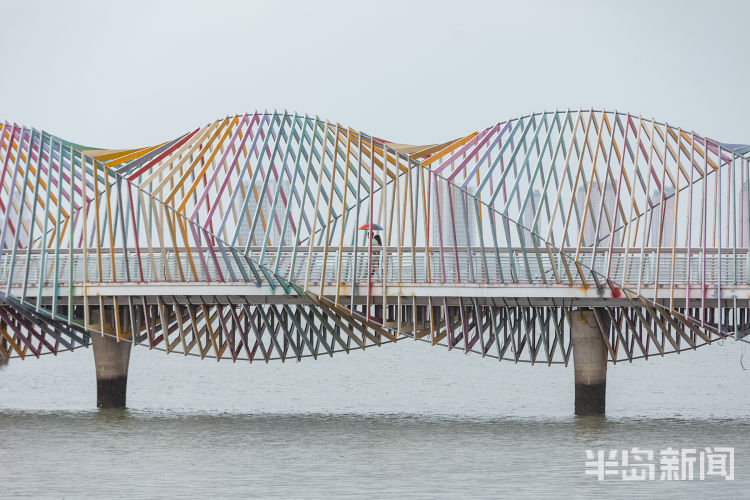 雨落青岛西海岸新区：雨落彩虹桥