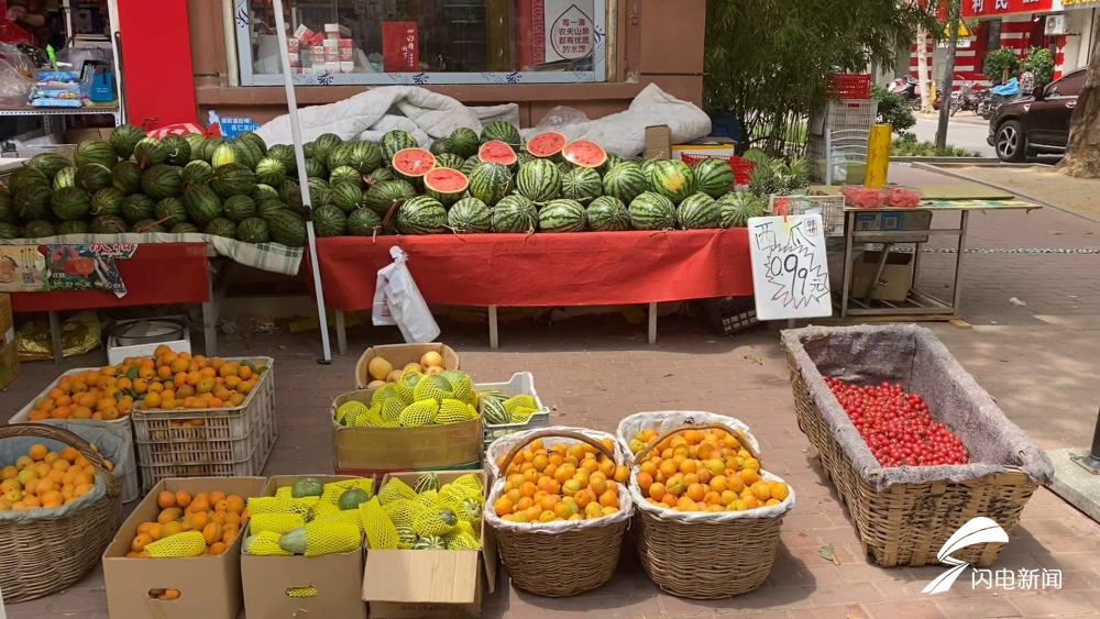 加强“放管服”盘活“地摊经济” 让城市更有烟火气