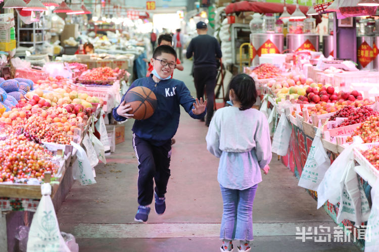 儿童节菜市场“小摊主”的六一儿童节