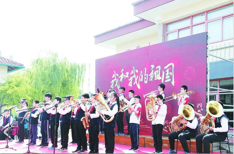 居家“蛰伏”四个月 青岛小学生在校园花式庆六一