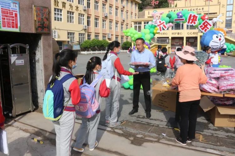 六一连线甘肃两地师生同庆六一 崂山区特殊六一留给学生特殊记忆