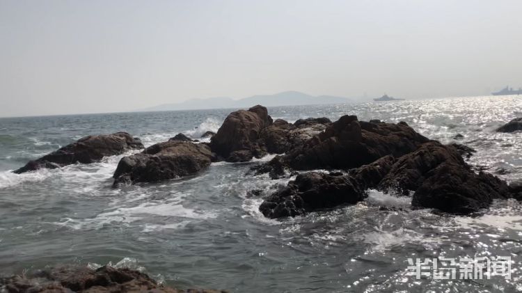 看海要青岛夏季海边十处“最困人”礁石在这里 游玩时要注意潮汐变化