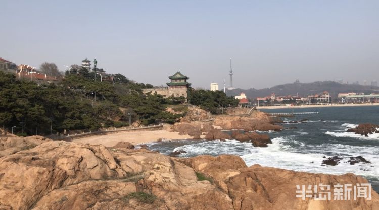 看海要青岛夏季海边十处“最困人”礁石在这里 游玩时要注意潮汐变化