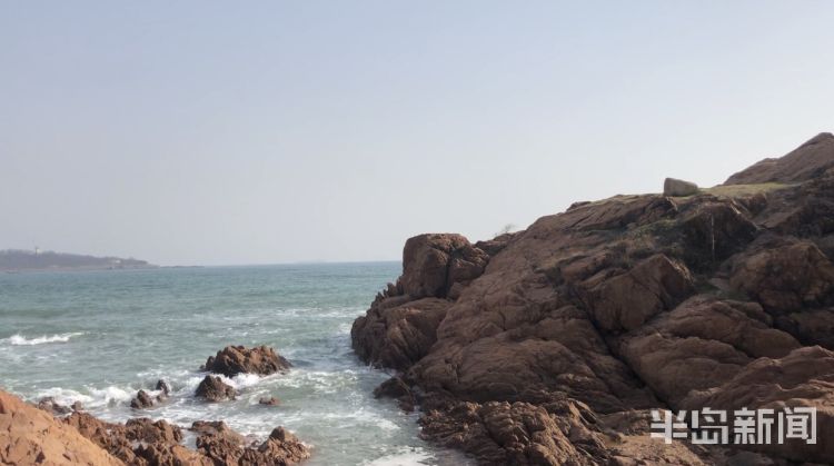 看海要青岛夏季海边十处“最困人”礁石在这里 游玩时要注意潮汐变化