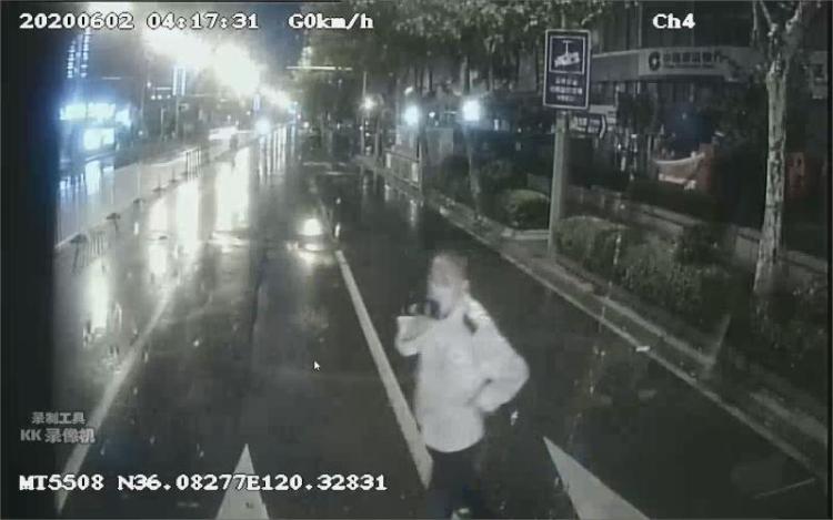 保畅市北5路驾驶员金宏岗：树杈压弯电车线网 凌晨四点紧急抢修保畅