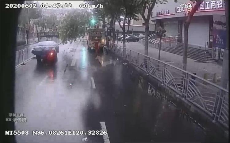 保畅市北5路驾驶员金宏岗：树杈压弯电车线网 凌晨四点紧急抢修保畅