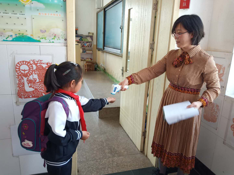 家长会复学前开“云”家长会 崂山区东泰小学一二年级6月3日正式返校