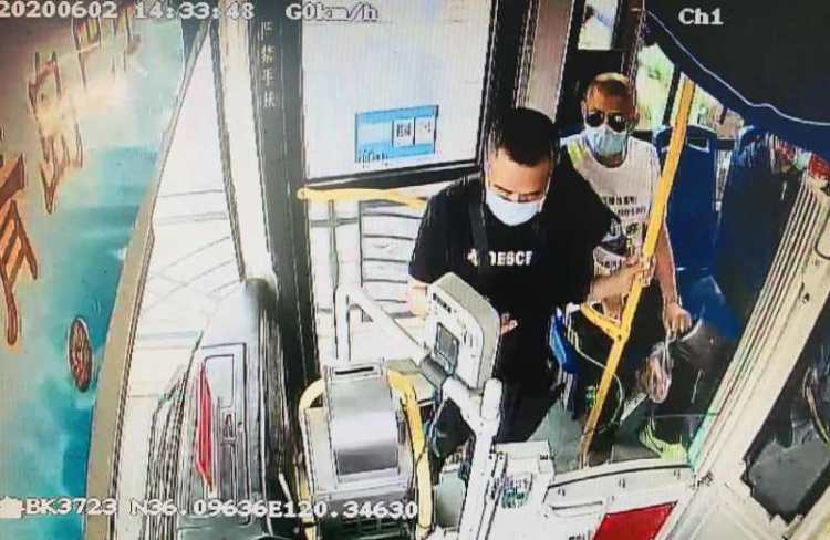 拾金不昧市北5路车驾驶员藏士顺：拾金不昧 乘客丢失珍贵手机两小时领回