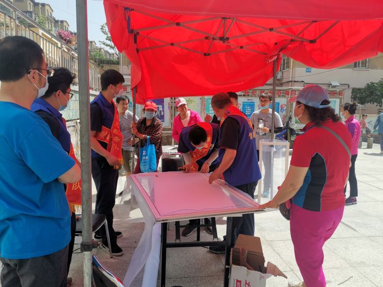 心间青岛：爱心公益服务大集走进南昌路社区 为市民提供多项志愿服务