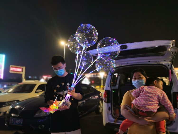 天热特别策划·图说 |青岛：天热了 地摊火了