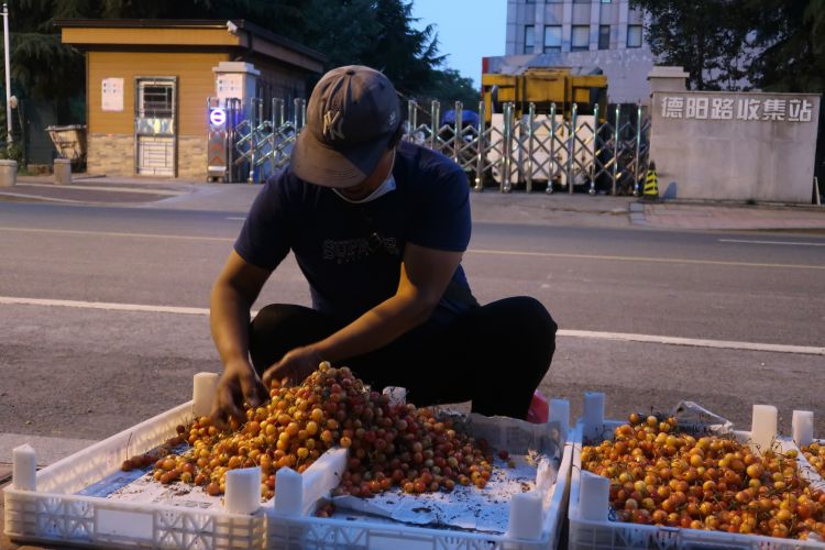 天热特别策划·图说 |青岛：天热了 地摊火了