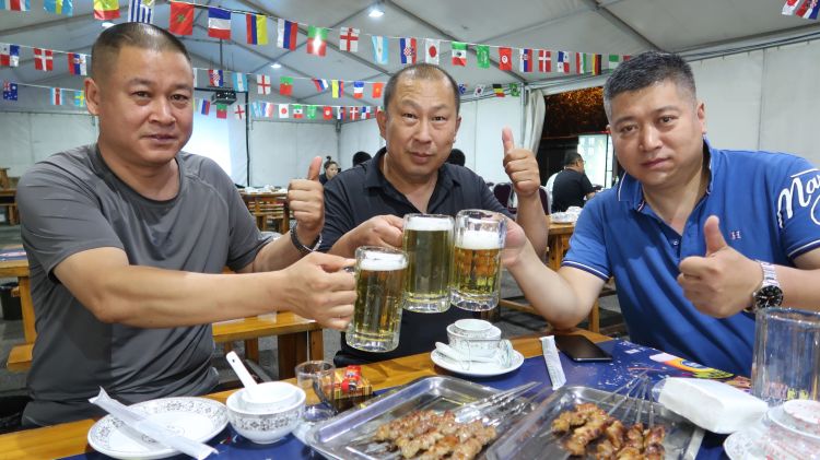 天热特别策划·图说 |青岛：天热了 地摊火了