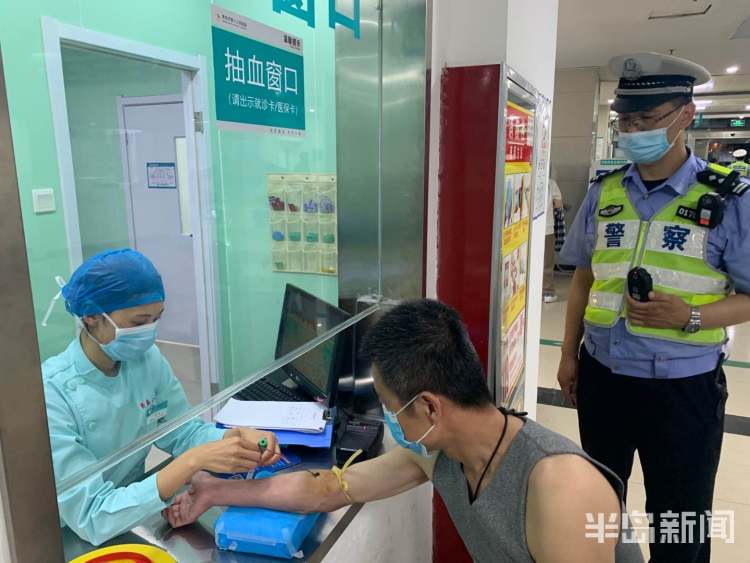 探路李沧一男子酒后开车妻子“探路” 没想到还是被逮住